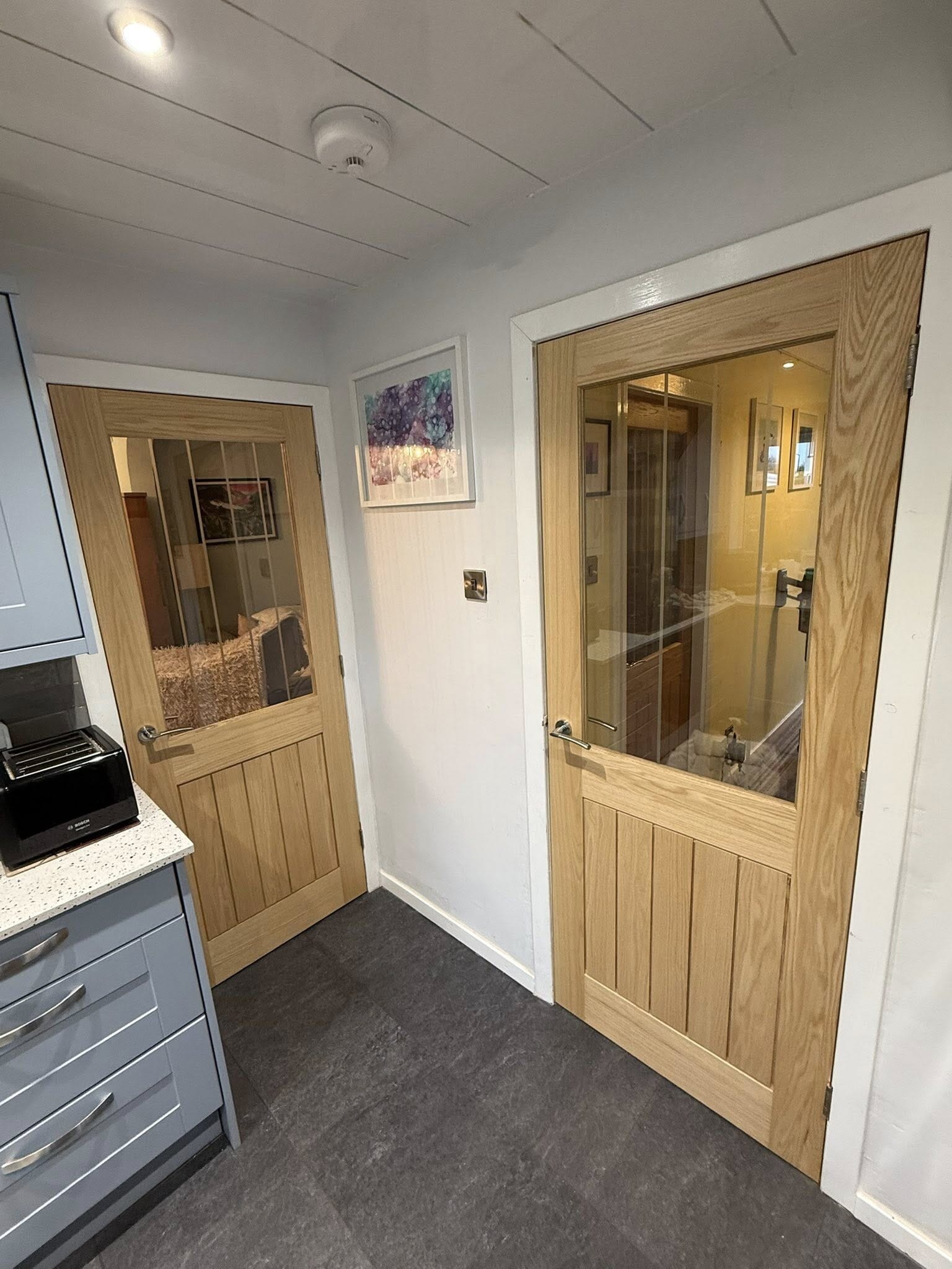 610x1981x35mm (24") Cottage Oak Clear Glass with Frosted Lines - Prefinished Internal Doors
